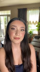 Mari Bartlett's Instagram, Twitter & Facebook