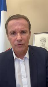 Suite : La HONTE ! En France, défigurer un policier te coûte moins cher  qu’un excès de vitesse. Nez cassé, dents arrachées ? Pas de souci : libre  dès le lendemain. La France a besoin d’une révolution ...