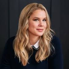 Laura Alms's Instagram, Twitter & Facebook