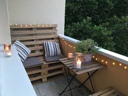Ecksofas & eckcouches online kaufen möbel 24 mehr als 34 anbieter vergleichen riesenauswahl von über 179418 ecksofas & eckcouches 115347 kostenlos lieferbar. Ein Balkon Mit Diy Sofa Balkon Einrichtung Einrichtungsidee Diy Sofa Palettensofa Balcony Interior Diyfurni Kleiner Balkon Design Dekor Balkonentwurf