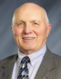 Electric co-ops cooperate for Farmfest displays