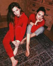 Bab buelens (begijnendijk, 23 mei 1994) is een belgische zangeres, model, actrice en presentatrice. Bab Buelens S Feet Wikifeet