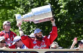 Russland weiter souverän, tschechien verliert gegen schweiz. Ovechkin Nimmt Den Pokal Mit Zum Viertelfinale Russland Gegen Kroatien Eishockey News