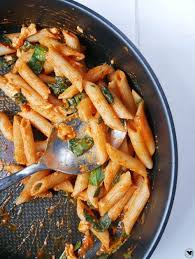 Nudeln Mit Feta In Paprikasauce Vegetarisch Und Lecker Rezept Vegetarische Nudelgerichte Nudeln Mit Feta Leckere Gesunde Rezepte