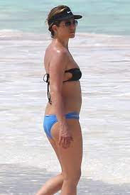 Jennifer Aniston Figure - At the Beach