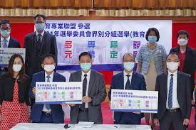 Feb 11, 2019 · 更年期的時間大多是1年或2～3年就會結束，但也有長達5年還未結束的。 我就曾在門診時遇過年逾70、80歲的老太太停經超過20多年，又開始出現類似更年期的症狀，這種情況應為「停經症候群」，至於為何停經10～20年以上又出現症狀？ Er9z05srhzfwbm