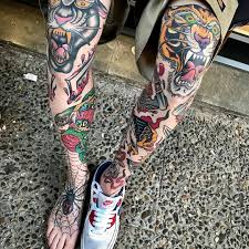 Ferran Coll On Instagram Hecho En Threetigerstattoo Las Patas De Adnkavasaki Girona Threetigerstatt Knee Tattoo Traditional Tattoo Knee Hand Tattoos
