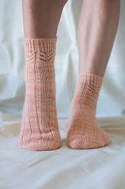 Socke auf die hand aufkleben. 900 Socks Ideas In 2021 Hand Knitting Knitting Socks Socks
