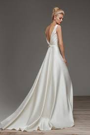 Früher konnten sich nur adelige und vermögende leute ein weißes brautkleid leisten. Brautkleid Satin Elfenbein Ruckenfrei A Linie Duttfisur Schlicht Brautkleid Schlicht Brautkleid Brautkleid Ruckenfrei