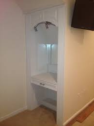 Designed to squeeze in cozy corners, this makeup vanity set adds style and function to your home! Corner Makeup Vanity Ideas Houzz