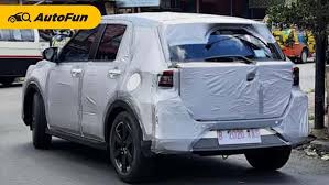 Toyota, daihatsu, dan astra internasional tbk kembali berkolaborasi dengan mengumumkan kehadiran toyota raize dan daihatsu rocky. Kepergok Uji Coba Di Bandung Ini Beda Tampilan Daihatsu Rocky 2021 Versi Indonesia Dan Jepang Autofun