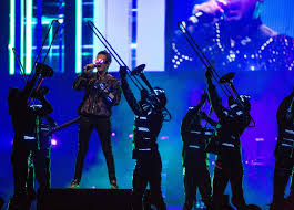 Pengarah noun person who indicates the directions derives from arah. Fans Awed By Chance To Step Inside The Virtual World Of British Rock Band Muse Microsoft Malaysia News Center
