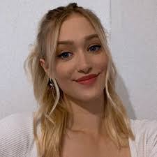 Becky💜 (@BeckyBarnesx)