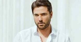 فيلم «العارف» يعد الأضخم إنتاجاً في السينما المصرية وهو أول فيلم مصري يتم تصويره بين 4 دول هي (مصر وإيطاليا وبلغاريا وماليزيا) طرح المنتج تامر مرسي، البرومو الأول لفيلم «العارف» بطولة الفنان أحمد عز، وهو العمل المقرر أن يعرض ضمن أفلام موسم عيد الفطر. Ø£Ø­Ù…Ø¯ Ø¹Ø² Ø¹Ù† ÙÙŠÙ„Ù… Ø§Ù„Ø¹Ø§Ø±Ù Ø£Ø¶Ø®Ù… Ù…ÙŠØ²Ø§Ù†ÙŠØ© Ø¨ÙŠÙ† Ø§Ù„Ø§ÙÙ„Ø§Ù… ÙˆÙŠØ¶Ø§Ù‡ÙŠ Ø§Ù„Ø£Ø¹Ù…Ø§Ù„ Ø§Ù„Ø£Ø¬Ù†Ø¨ÙŠØ©