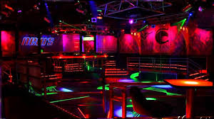 On y apprend tout autant la magie que des cours plus classiques. Discotheque Le News Youtube