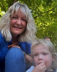 Toni Spangler's Instagram, Twitter & Facebook