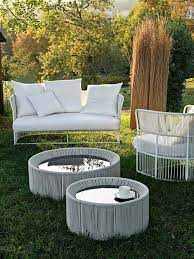 Outre le design et l'espace, ou encore la piscine, le matériau constitue également un critère essentiel à prendre. Salon De Jardin Design La Collection Tibidabo Par Varaschin