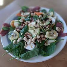 Découvrez notre salade de fruits d'automne et toutes nos astuces pour la réussir, avec notamment ce accompagnement miel, jus de citron, figues et cannelle. Salades De Saison Faciles Rapides Et Originales