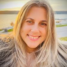 Caroline Geraci's Instagram, Twitter & Facebook