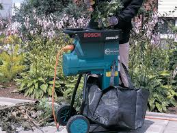 Mit handsäge, kleiner axt und schnur baut er individuelle und haltbare stühle daraus. Garten Abfallhacksler Herkules Bau Garten Markt