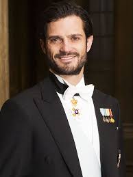 Prins alexander är enligt successionsordningen nummer fem i den svenska. Prince Carl Philip Sprayed With Champagne After Winning Race People Com