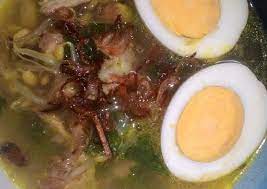 Pilih tulang ayam kampung untuk rasa yang lebih gurih. Ayam Suwir Untuk Soto Apa Di Kasih Penyedap Rasa Tuang Kecap Manis Dan Penyedap Ras Sambil Terus Diaduk