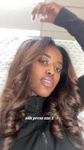 Helen Rojas's Instagram, Twitter & Facebook