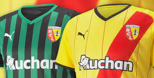 L'application rc lens vous permettra également de bénéficier de contenus dédiés et d'être connecté aux dernières actus. Rc Lens 21 22 Heim Auswarts Trikots Enthullt Nur Fussball