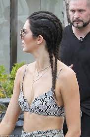 Bikini Clad Kendall Jenner Debuts Cornrows During St Barts Holiday Braided Hairstyles Updo Braided Bun Hairstyles Side Braid Wedding