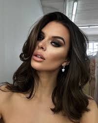 Give a girl the right makeup, and she can conquer the world. 💋 Photo by  @andrew.fabela Makeup and Styled by me Model: Felicia Wesley #elegance  #style #chic #makeup #couture