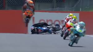 28 мая 2021, пятница, 16:15. Terrible Accident En Moto3 Trois Pilotes Impliques L Un D Eux A Du Etre Hospitalise Video Le Soir