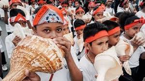 Kolintang merupakan salah satu alat musik tradisional yang cukup terkenal di masyarakat minahasa, dan sering digunakan untuk mengiringi upacara adat, pertunjukan tari, pengiring nyanyian, bahkan. Terbuat Dari Kerang Laut Mengenal Tahuri Alat Musik Khas Maluku