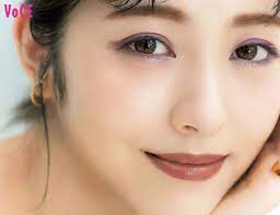 voce2019年12月号 浜辺美波 シングルアイシャドウ 目元 メイク 美容