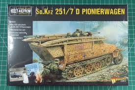 From early 1943, the sdkfz 251 ausf d model was developed with the purpose of halving the number of angled body plates, simplifying the design and thus speeding up the production. Bolt Action Sdkfz 251 7 Ausf D Pionierwagen Chaosbunker De