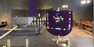 Priestergewand in a sentence and translation of priestergewand in english dictionary with audio priestergewand in english. Bruhl Aus Stoffquadraten Zum Gemeinschaftswerk St Stephan Prasentiert Priestergewand Rheinische Anzeigenblaetter De