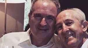 Il suo volto è stato associato per lungo tempo al tg5. Lamberto Sposini Su Instagram Con Il Chirurgo Che Gli Ha Salvato La Vita Gli Devo