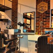 La Cle Du Barbier Deco Salon De Coiffure Salon De Coiffure Pour Hommes Salon Coiffure Homme