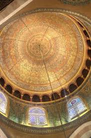 Detail of the interior mosaics showing hanging crowns, jewelry, and inscriptions. Ù‚Ø¨Ø© Ø§Ù„ØµØ®Ø±Ø© Ø§Ù„Ù…Ø´Ø±ÙØ© Ù…Ù† Ø§Ù„Ø¯Ø§Ø®Ù„ Dome Of The Rock From Inside Dome Of The Rock Interior Architecture Elaborate