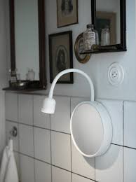 L Applique Led Avec Miroir Blavik Est Facile A Installer Sans Avoir A Percer De Trou La Lampe Peut Etre Fixee Au Mur A L Aide De La V Deco Salle De Bain Idees