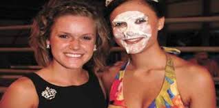 Queens raise funds for state with annual pie auction