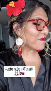 Happy Monday Mi Gente! 🌟 I hope your week shines as bright as my golden  'This Latina Travels' hat! Still have 3 left—grab yours and sparkle