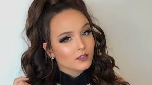 Find top songs and albums by larissa manoela including pra ver se cola, meu pacto and more. Catolica Larissa Manoela E Atacada Por Evangelicos Na Web