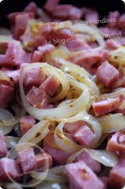 Pendant ce temps, plongez les saucisses de morteau dans une casserole d'eau froide et portez à frémissement. Crozets A La Saucisse De Morteau Bulles De Gourmandises