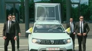 România e grădina maicii domnului, o mamă care cultivă visurile fiilor. Papa Francisc In Romania Cum AratÄƒ Papamobilul FÄƒcut De Dacia Pentru Suveranul Pontif Video B1 Ro