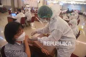 Menjadi kemegahan dari zaman ke zaman kejayaan negara pandanglah aku yang bermandi keringat di bawah terik mentari bekerja dengan menghempas tulang mencari nafkah sehari. Pmrwyjfc6mwqam