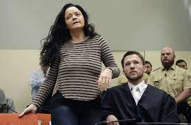 Beate zschäpe, rechtsterroristin des nationalsozialistischen untergrunds, stellt sich nach viertägiger flucht in jena der polizei. Nsu Prozess Bundesanwaltschaft Fordert Lebenslanglich Fur Beate Zschape Politik Stuttgarter Zeitung