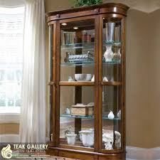 Dibandingkan dengan konsep klasik maupun gaya lainnya, konsep minimalis sengaja didesain dengan mengutamakan nilai fungsi daripada estetika. Lemari Hias Minimalis Furniture Jepara Almari Hias Almari Pajangan Ruang Tamu Harga Almari Hias Harga Lemari Hias Jati Minimali Lemari Hias Mebel Furniture