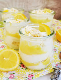 Zitronig Frisches Loffelerlebnis Lemon Curd Joghurt Creme Meinleckeresleben Com Nachtisch Essen Rezepte Zitronen Desserts