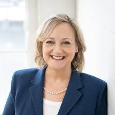 Terri Shapiro's Instagram, Twitter & Facebook