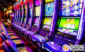老虎机（slot machine） 是一种用零钱 赌博 的机器，因为上面有老虎图案的 筹码 而得名。 çš‡å† èµŒåœºè€è™Žæœºä¸Šå¹´åº¦ç‹‚èµš4äº¿å¤šæ¾³å…ƒ çŽ¯çƒåšè®¯